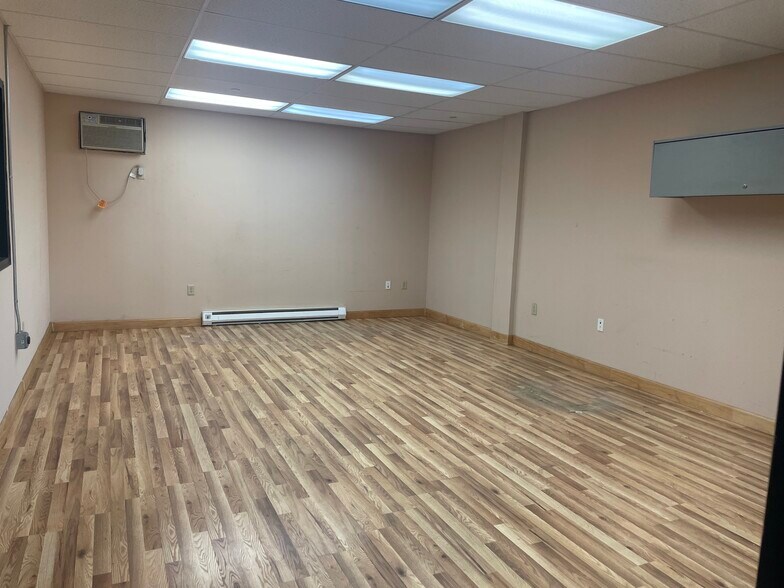 More Photos Of 85 Main Ave, Elmwood Park Manufacturing For Lease