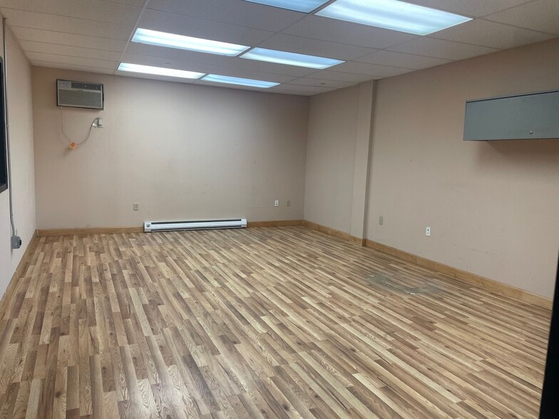 More Photos Of 85 Main Ave, Elmwood Park Manufacturing For Lease