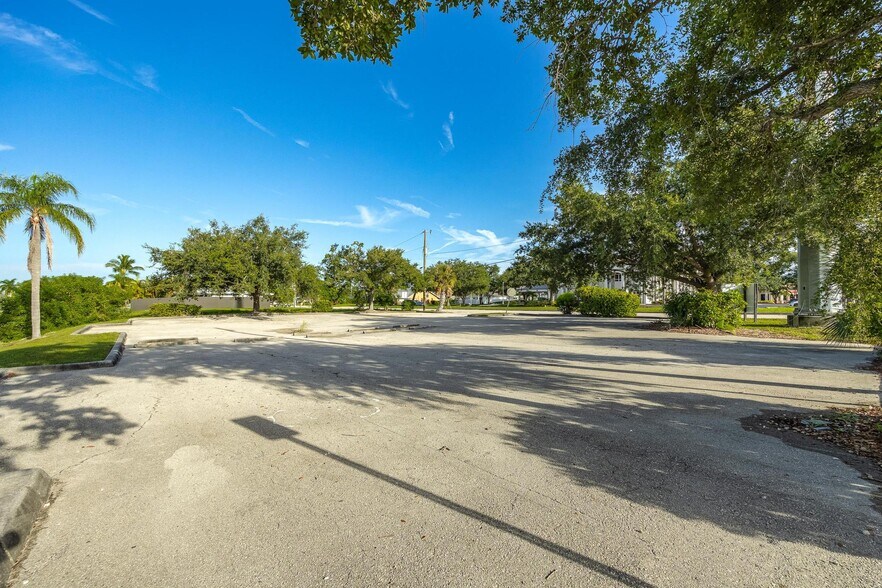 More Photos Of 1532 Shelby Pky, Cape Coral Land For Lease