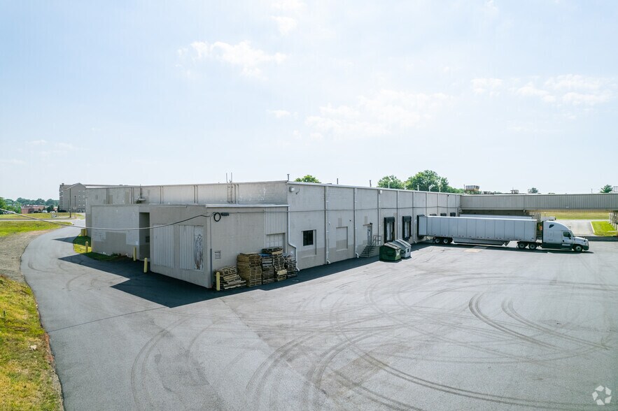 More Photos Of 950 Forge Ave, Audubon Office For Lease