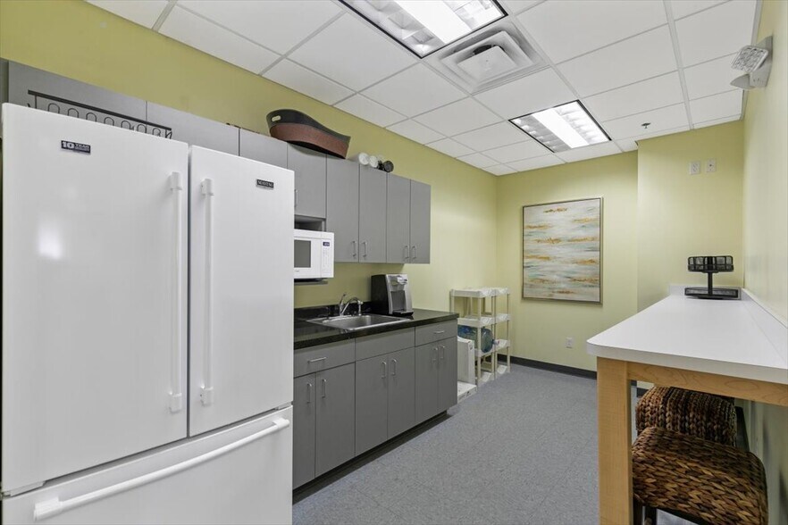 More Photos Of 1492 Highland Ave, Cheshire Light Manufacturing For Sale