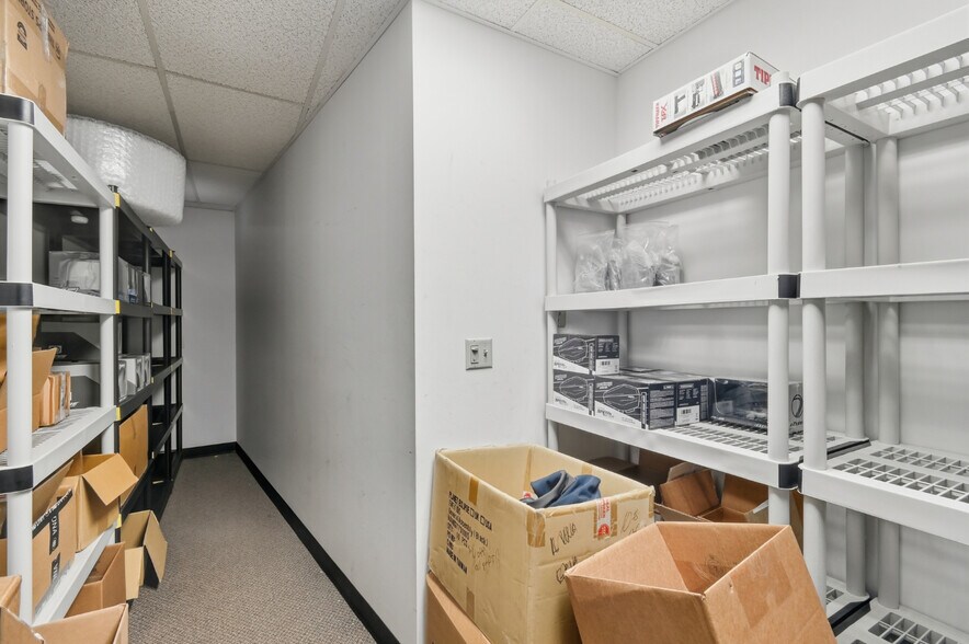 More Photos Of 25 S Lexington Springmill Rd, Mansfield Freestanding For Sale