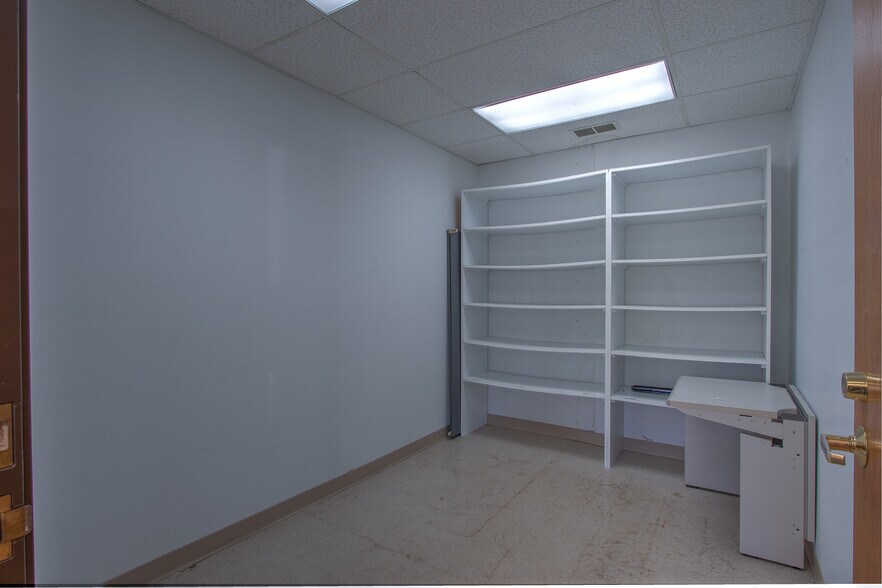 More Photos Of 206 Union St S, Mora Freestanding For Lease