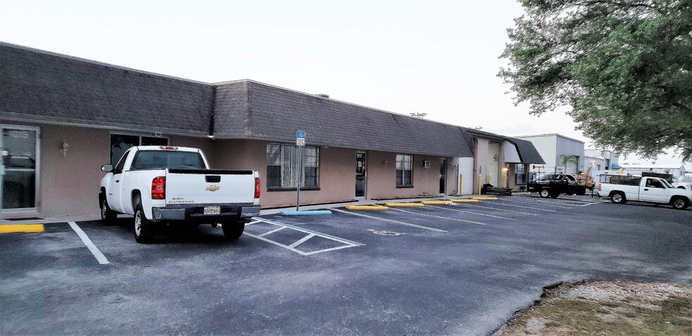 More Photos Of 1013-1017 SE 12th Ave, Cape Coral Industrial For Lease