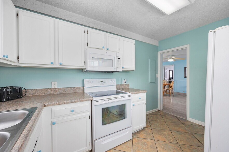 More Photos Of 510 S Ocean Blvd, Surfside Beach Multifamily For Sale