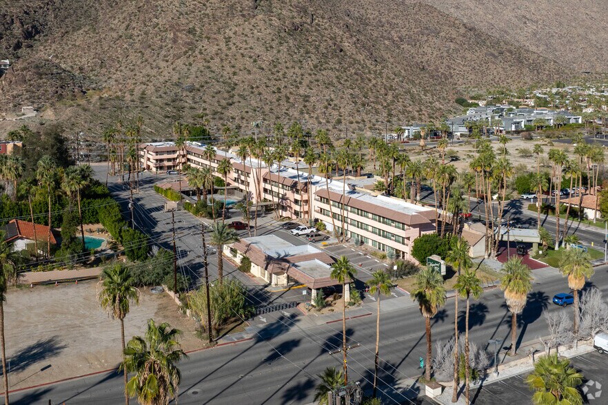 More Photos Of 1633 S Palm Canyon Dr, Palm Springs Hotel For Sale