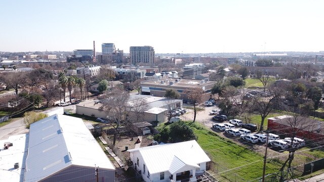 More Photos Of 1009-1019 E Euclid Ave, San Antonio Warehouse For Sale