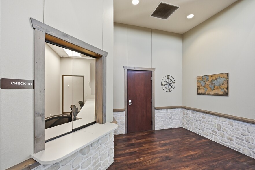 More Photos Of 2300 E 2nd St, Edmond Medical For Sale