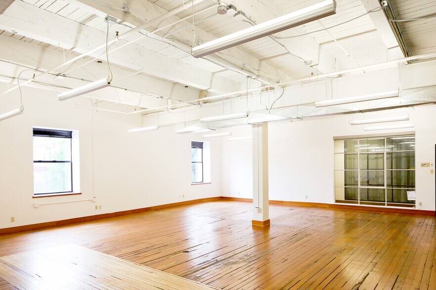 More Photos Of 1231 NW Hoyt St, Portland Loft Creative Space For Lease