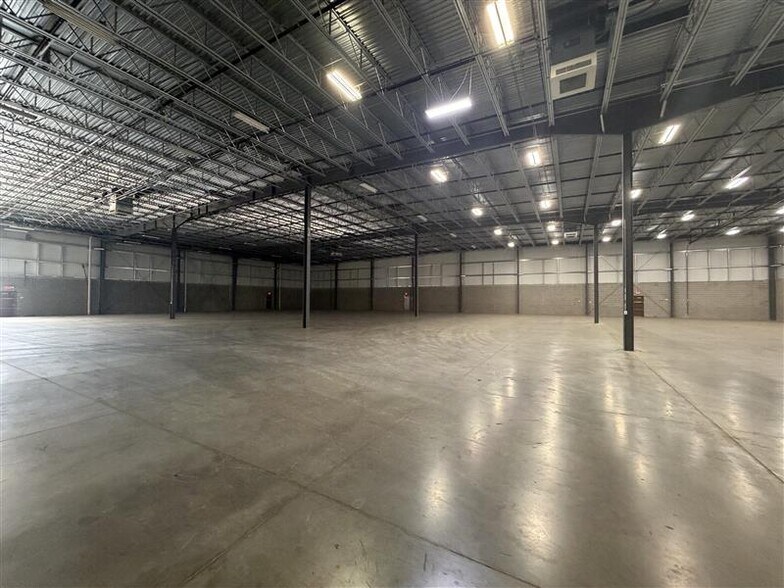 More Photos Of 4100-4202 Technology Dr, South Bend Distribution For Lease