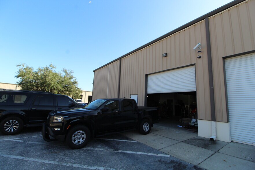 More Photos Of 3230 E 59th Dr, Bradenton Distribution For Lease