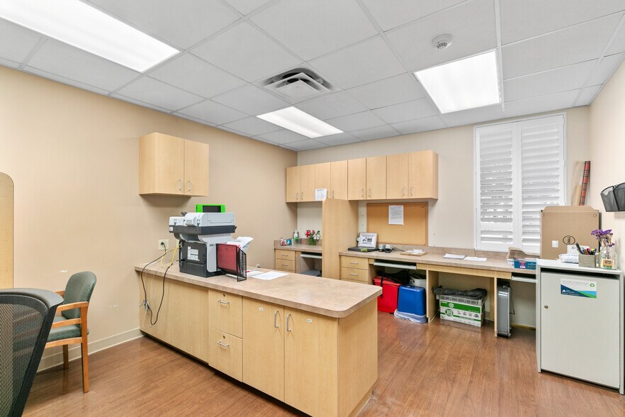 More Photos Of 1928-1936 Salk Ave, Tavares Medical For Lease