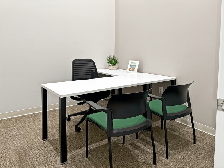 More Photos Of 890 W Elliot Rd, Gilbert Coworking Space
