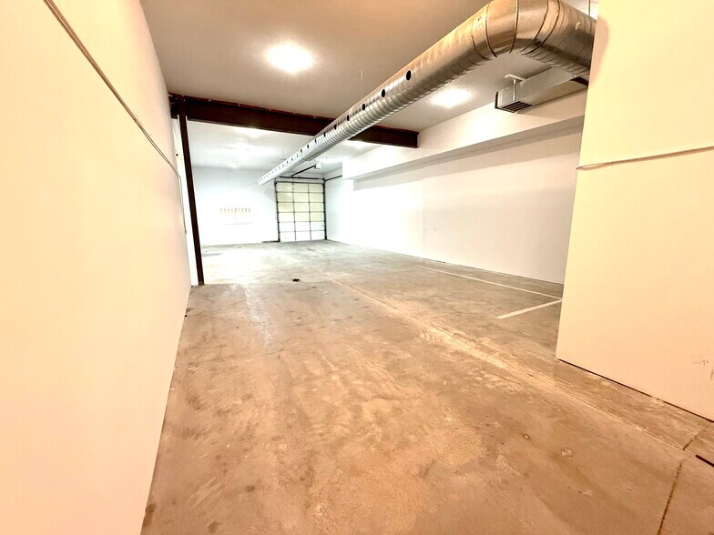 More Photos Of 13633 S 217th St, Gretna Light Distribution For Lease