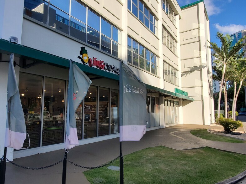 More Photos Of 401 Kamakee St, Honolulu Office For Sale