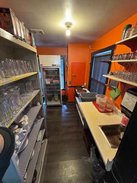 More Photos Of 2924 E Burnside St, Portland Restaurant For Lease