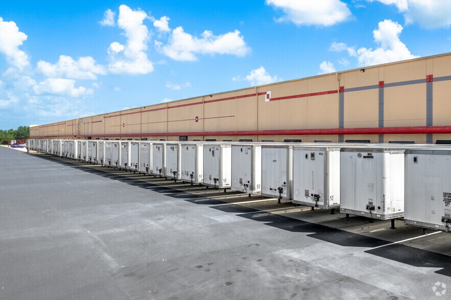 More Photos Of 6870 Firstpark Blvd, Lakeland Distribution For Lease