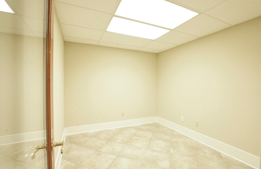 More Photos Of 4641 Fairfield St, Metairie Medical For Lease