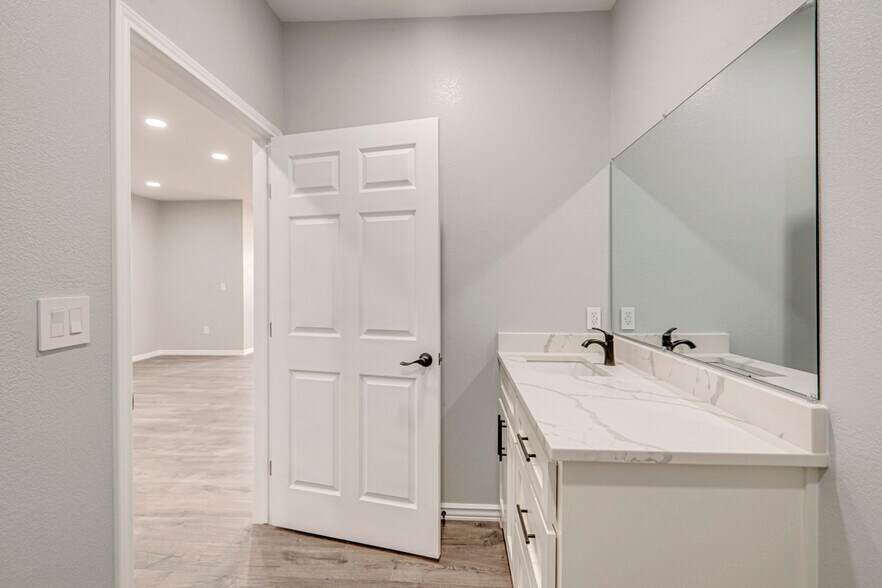 More Photos Of 5268/5450 N FM 866, Odessa Warehouse For Sale