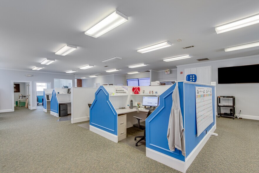More Photos Of 55 Scott St, Buford Office For Sale