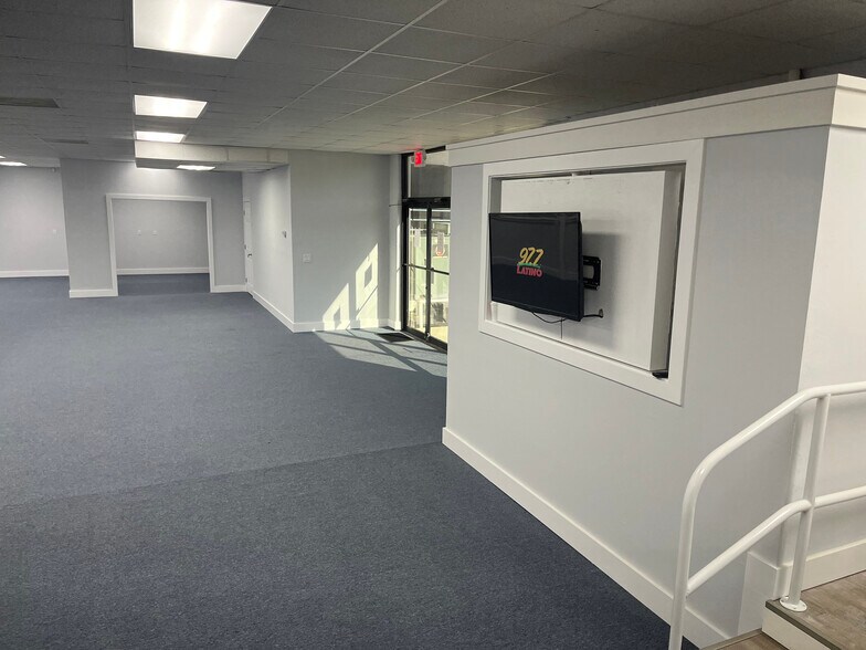 More Photos Of 3120-3131 E Riverside Dr, Fort Myers Research And Development For Sale