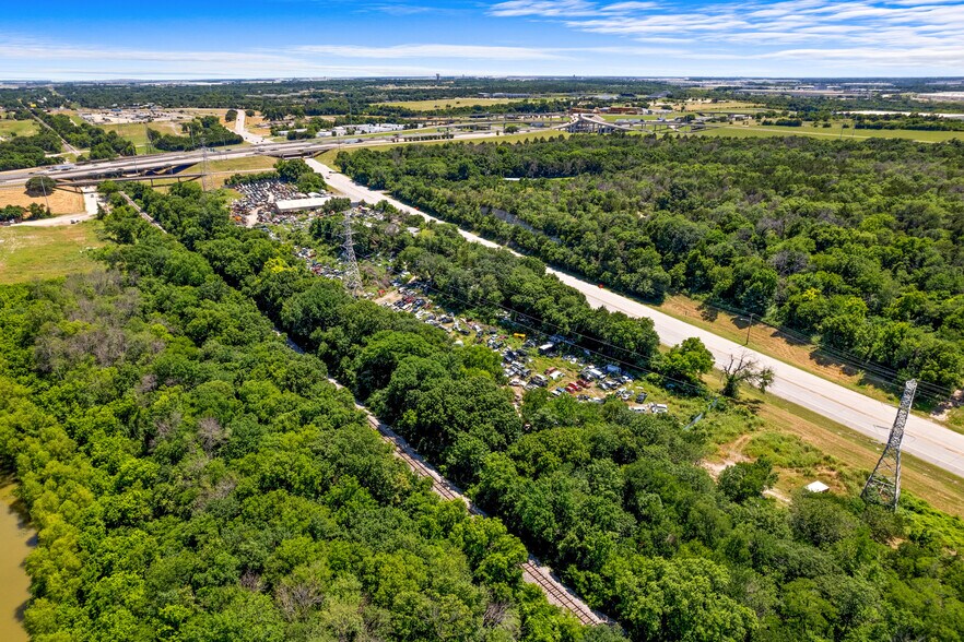 More Photos Of 10466 Central Expy, Dallas Auto Salvage Facility For Sale