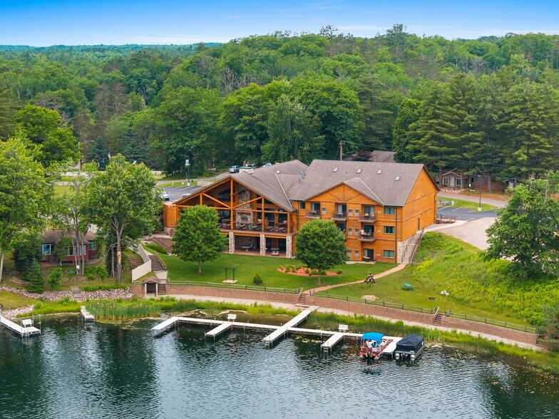 Primary Photo Of 18398 Waubee Park Ln, Lakewood Hotel For Sale