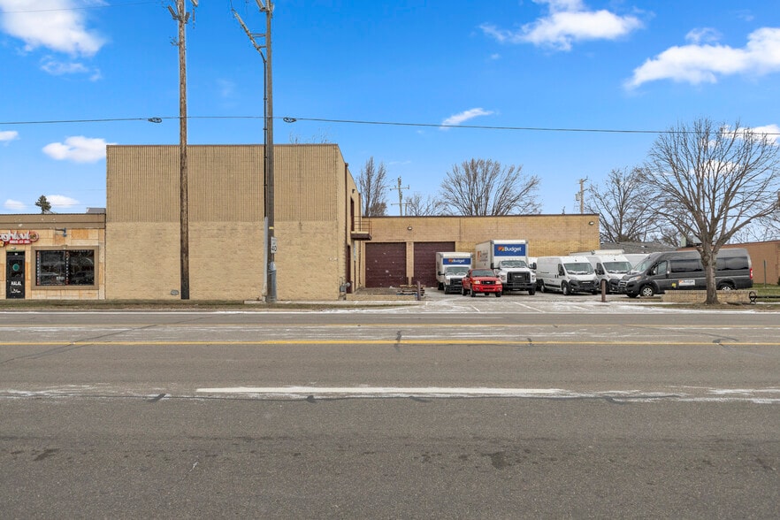 More Photos Of 24134 W Warren St, Dearborn Heights Freestanding For Sale