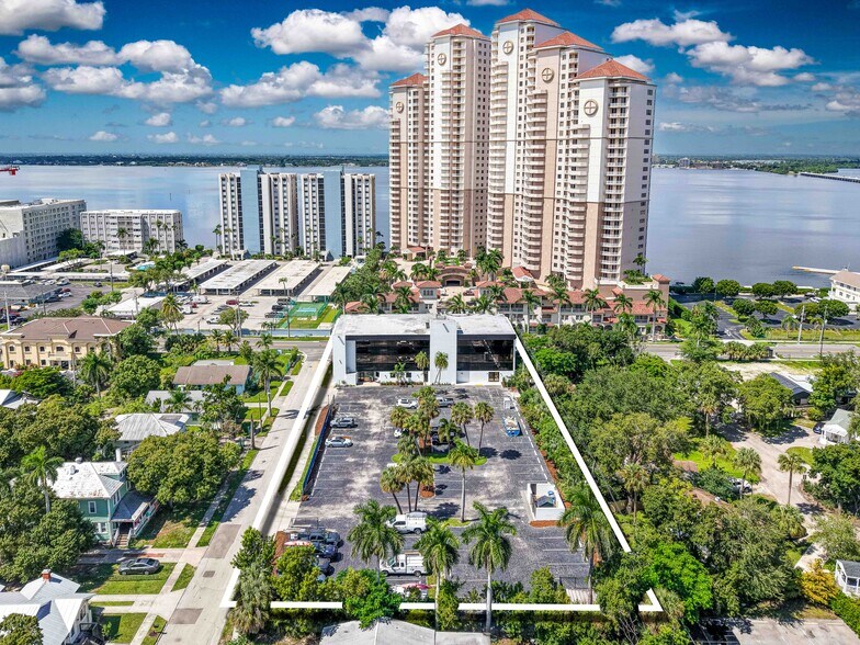 More Photos Of 2075 W 1st St, Fort Myers Office For Lease