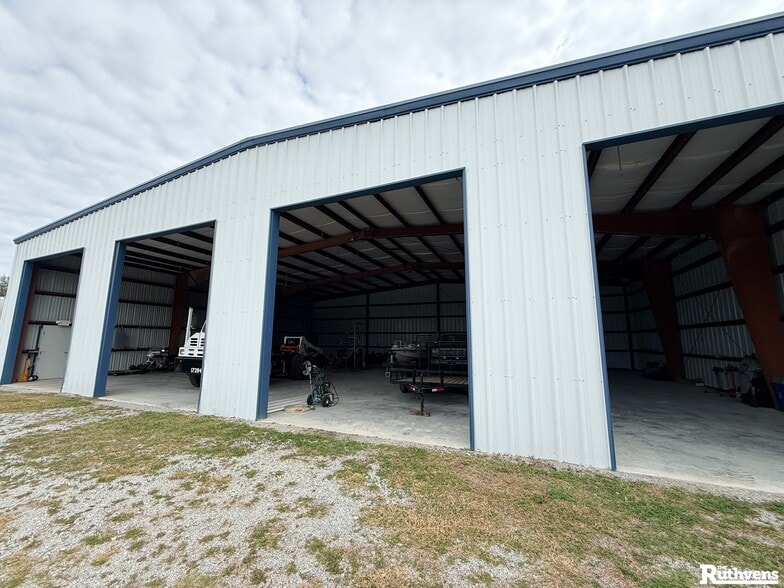 More Photos Of 330 W Brannen Rd, Lakeland Service For Lease