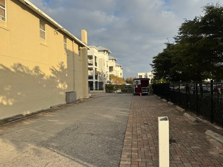 More Photos Of 1007 Manatee Ave, Bradenton Storefront Retail Office For Sale