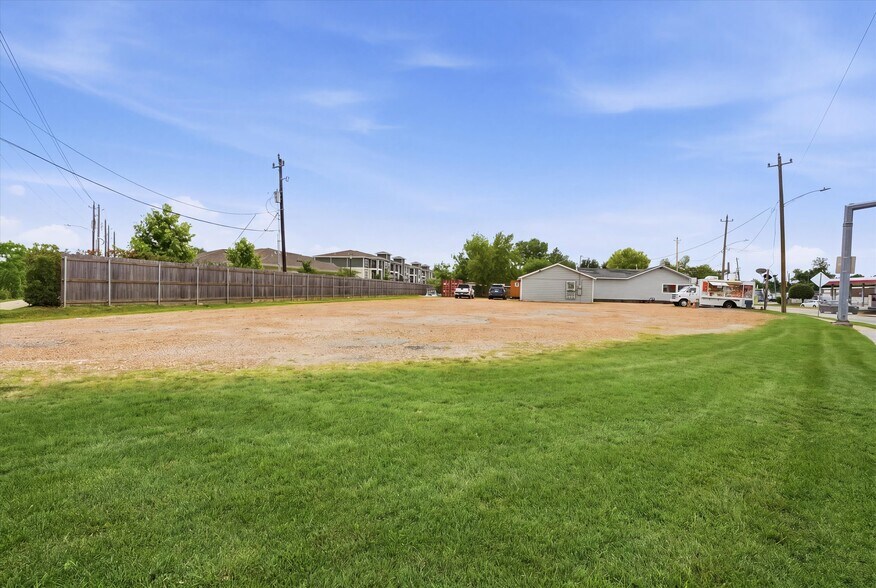 More Photos Of 2110 Antoine Dr, Houston Freestanding For Sale
