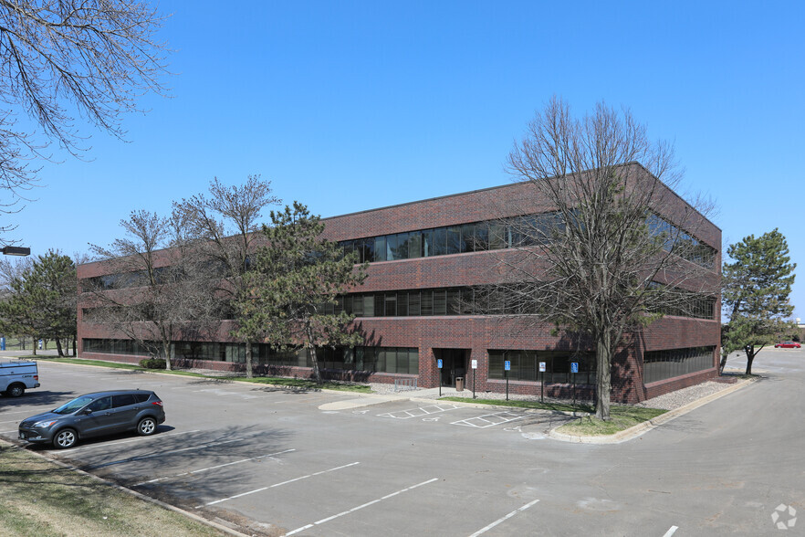 Primary Photo Of 6 Pine Tree Dr, Arden Hills Office For Lease