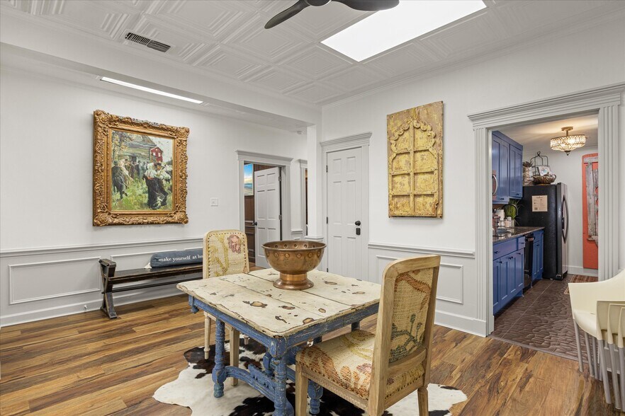 More Photos Of 111 S Houston St, Granbury Loft Creative Space For Sale