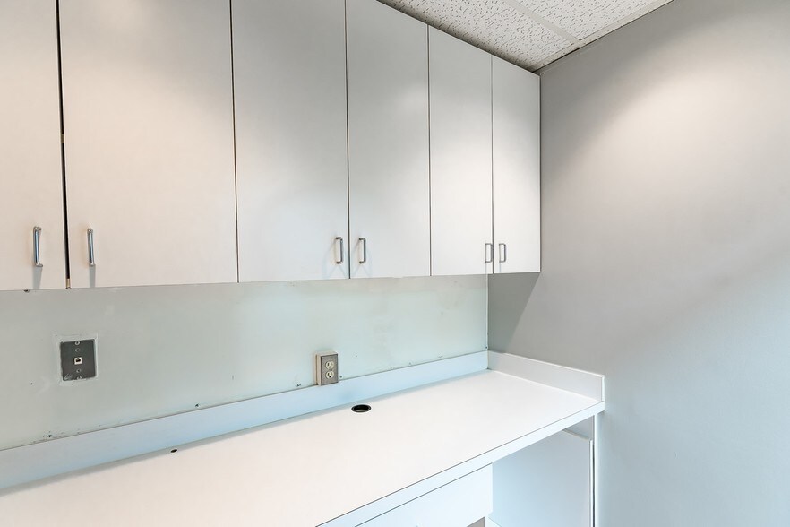 More Photos Of 7960-7990 Old Georgetown Rd, Bethesda Medical For Lease