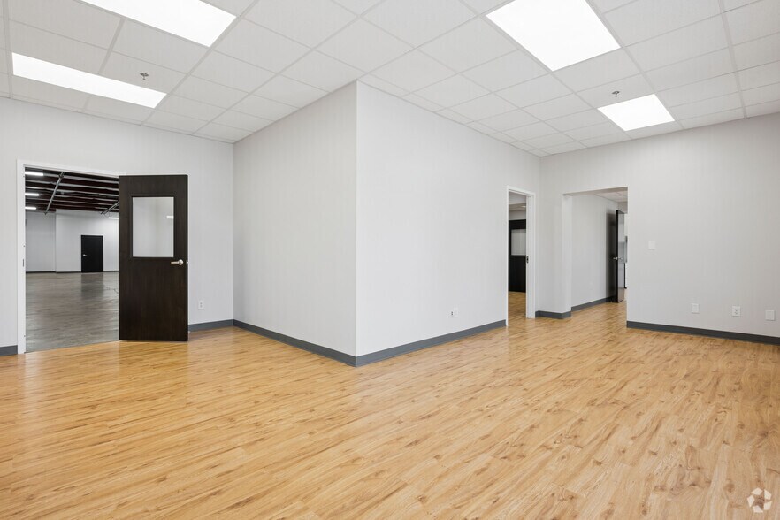 More Photos Of 114 S State St, Haw River Manufacturing For Sale