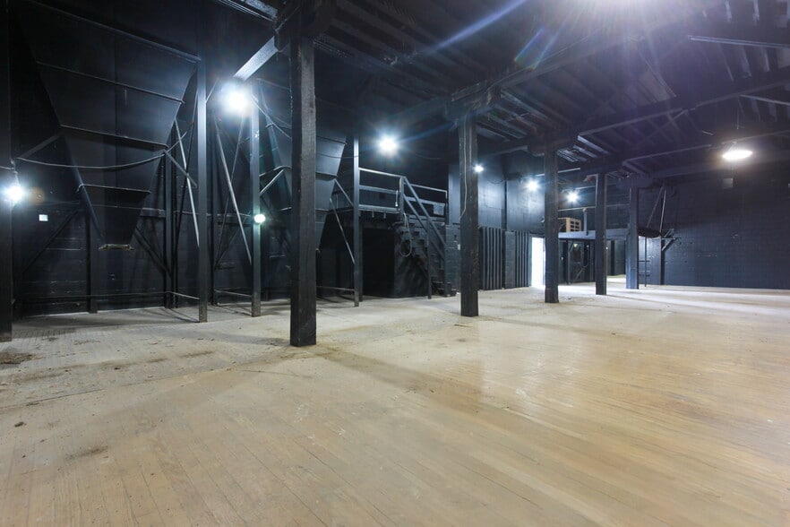 More Photos Of 36 Walnut St, Thurmont Warehouse For Lease