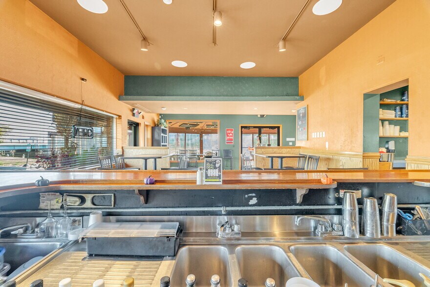 More Photos Of 119 Clinton Ave, Saint Clair Restaurant For Sale