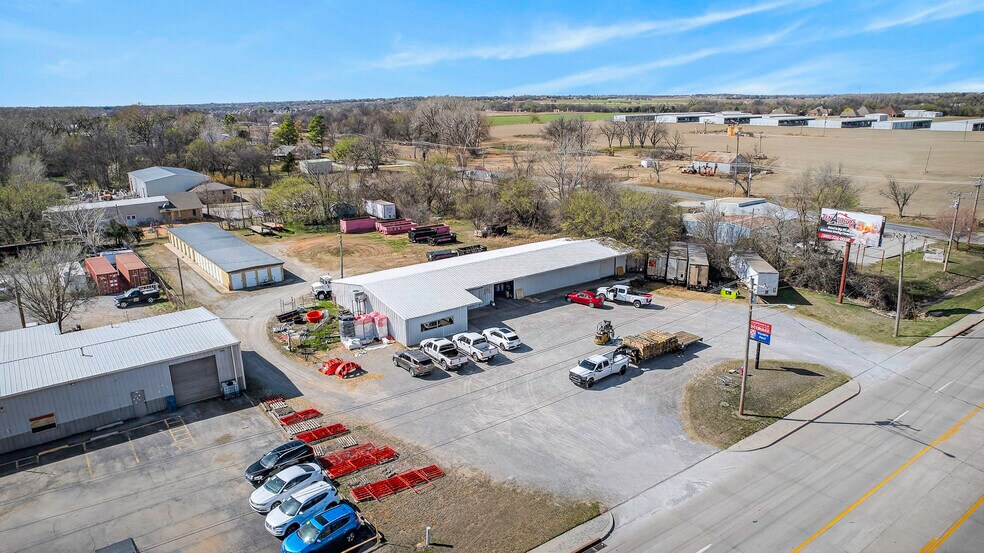 More Photos Of 1505 N Main St, Newcastle Warehouse For Sale