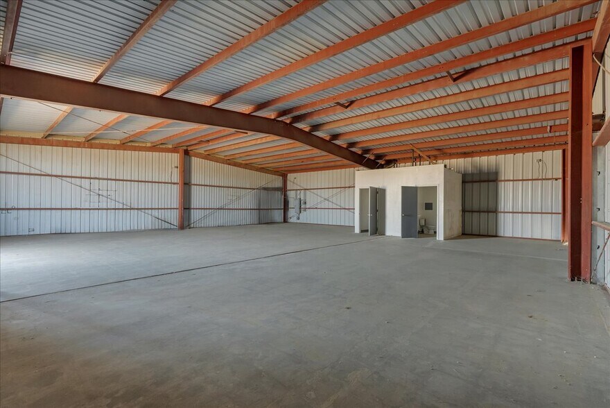 More Photos Of 6288 Curtis Pl, California City Warehouse For Sale