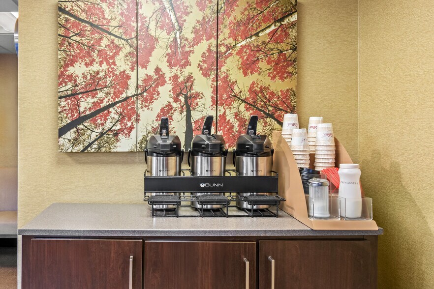 More Photos Of 7370 Miller Ln, Dayton Hotel For Sale