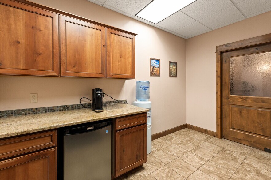More Photos Of 1940 W Dickerson St, Bozeman Office For Sale