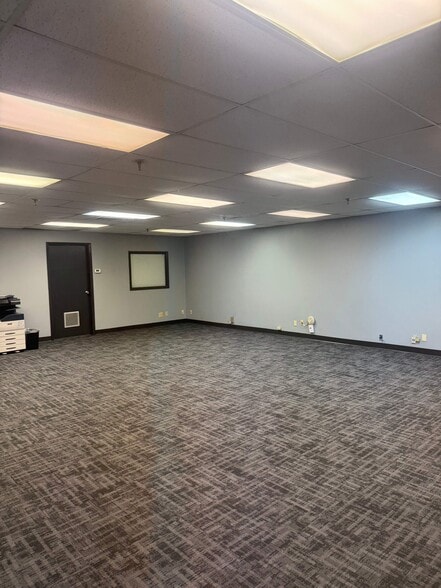 More Photos Of 600 Ellis Rd N, Jacksonville Warehouse For Lease