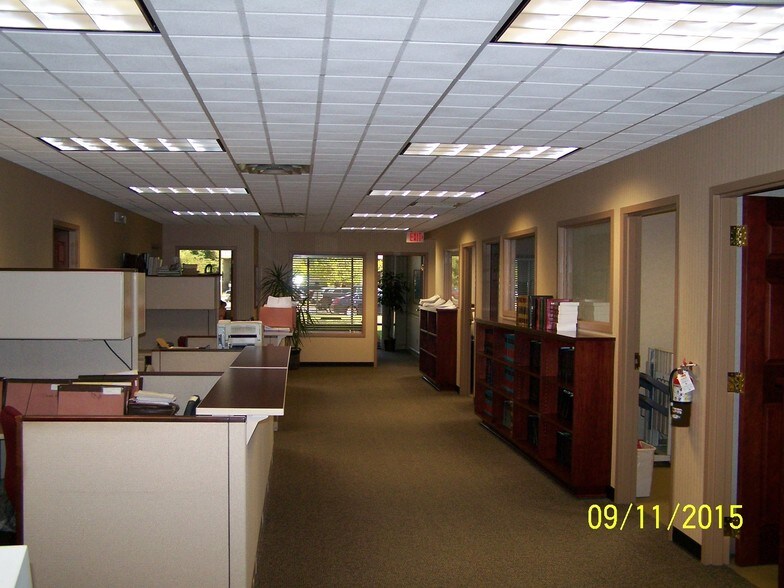 More Photos Of 9 Washington Sq, Albany Office For Sale