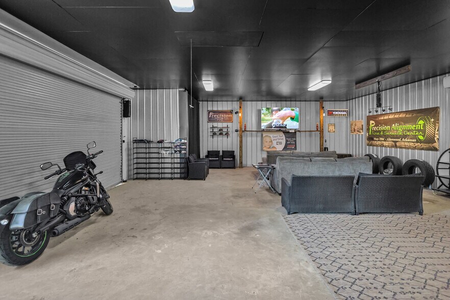 More Photos Of 101 Caney Pl, Glenwood Auto Repair For Sale