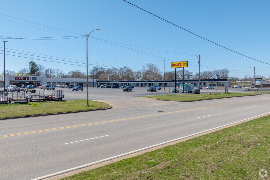 More Photos Of 1900 E Cherokee Ave, Sallisaw Storefront For Sale