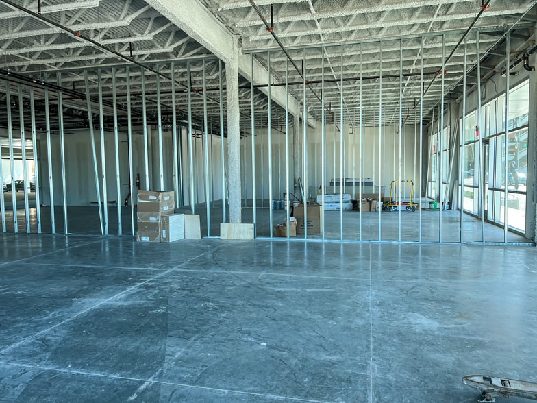 More Photos Of 400 W Davis St, Conroe Office For Lease