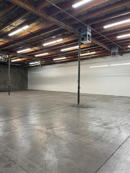 More Photos Of 2517 W McDowell Rd, Phoenix Warehouse For Lease