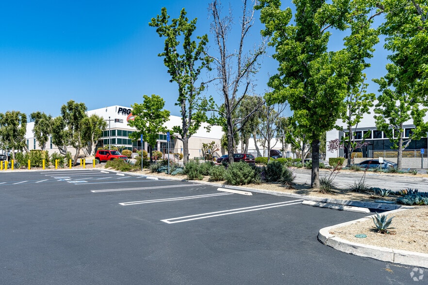 More Photos Of 1175 Aviation Pl, San Fernando Manufacturing For Lease