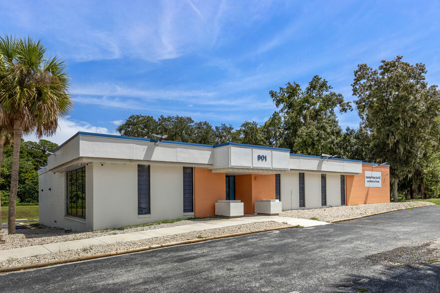 Primary Photo Of 901 N Grove St, Eustis Medical For Sale